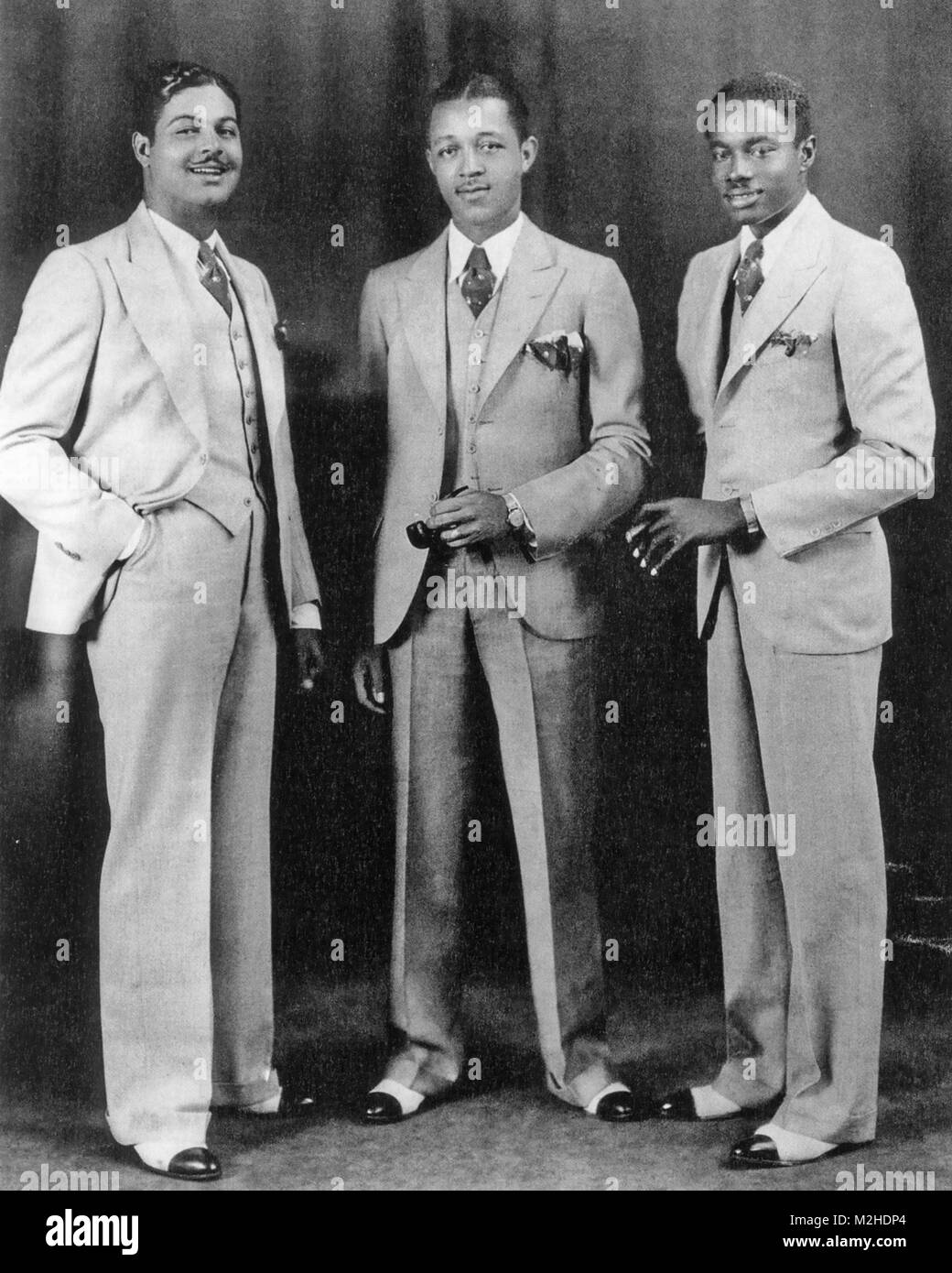 OKLAHOMA CITY BLUE DEVILS The saxophone section of the band in 1932. From left: Theo Ross, Lester Young, Buster Smith Stock Photo
