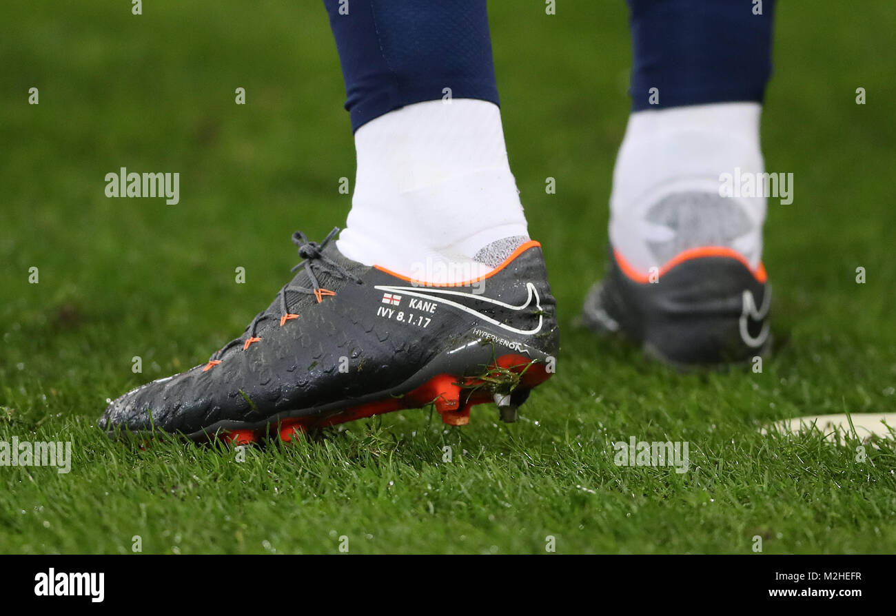 Tottenham Hotspur's Harry Kane with the the name of his daughter 'Ivy' embossed on his boots during the Emirates FA Cup, fourth round replay match at Wembley Stadium, London. Stock Photo