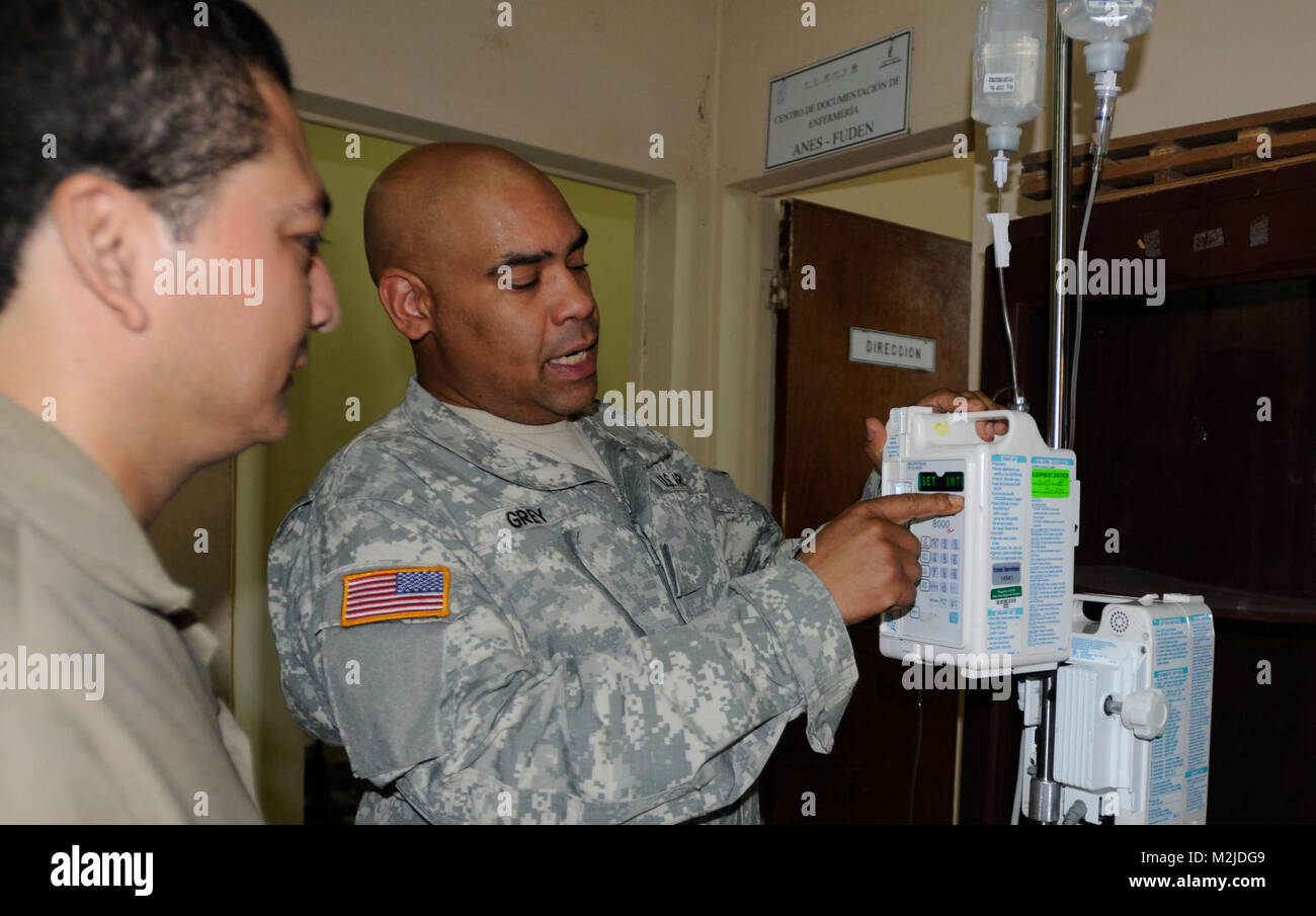 Spc. Robert Grey from Las Vegas, New Mexico teaches a Salvadorian