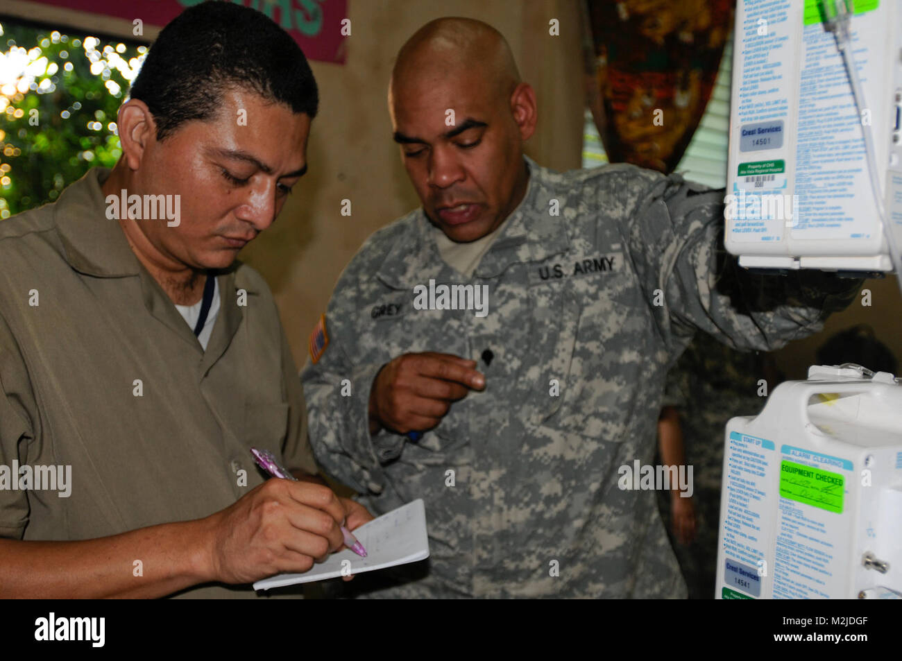 Spc. Robert Grey from Las Vegas, New Mexico teaches a Salvadorian