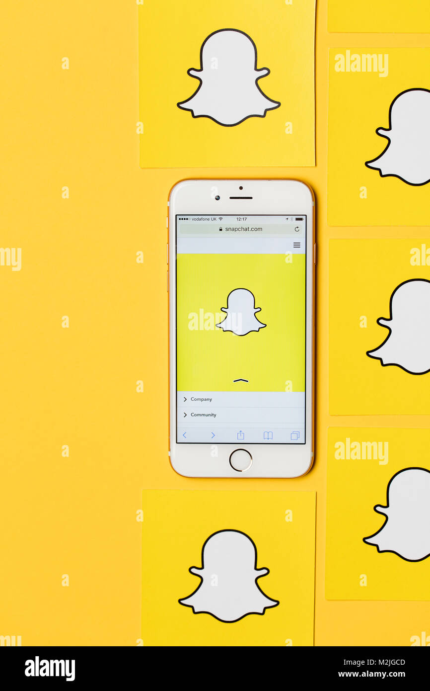 Oxford Uk January 9th 17 An Apple Iphone Showing The Snapchat Stock Photo Alamy