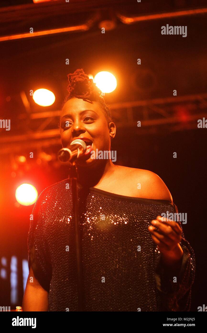 Ledisi Young High Resolution Stock Photography and Images Alamy