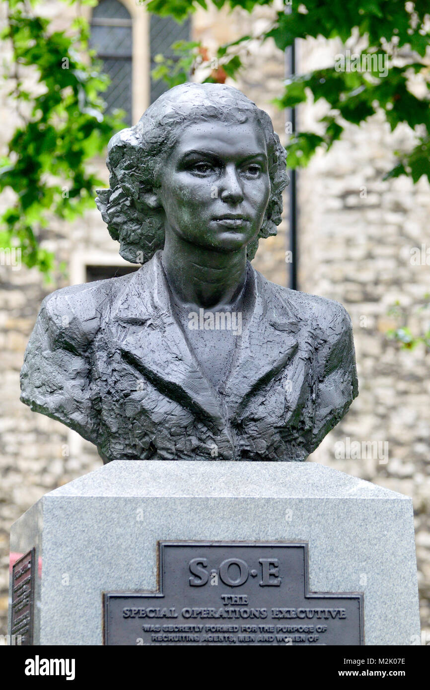 London, England, UK. Bust of Violette Szabo on the Special Operations Executive Memorial (2009: Karen Newman) on the Albert Embankment Stock Photo