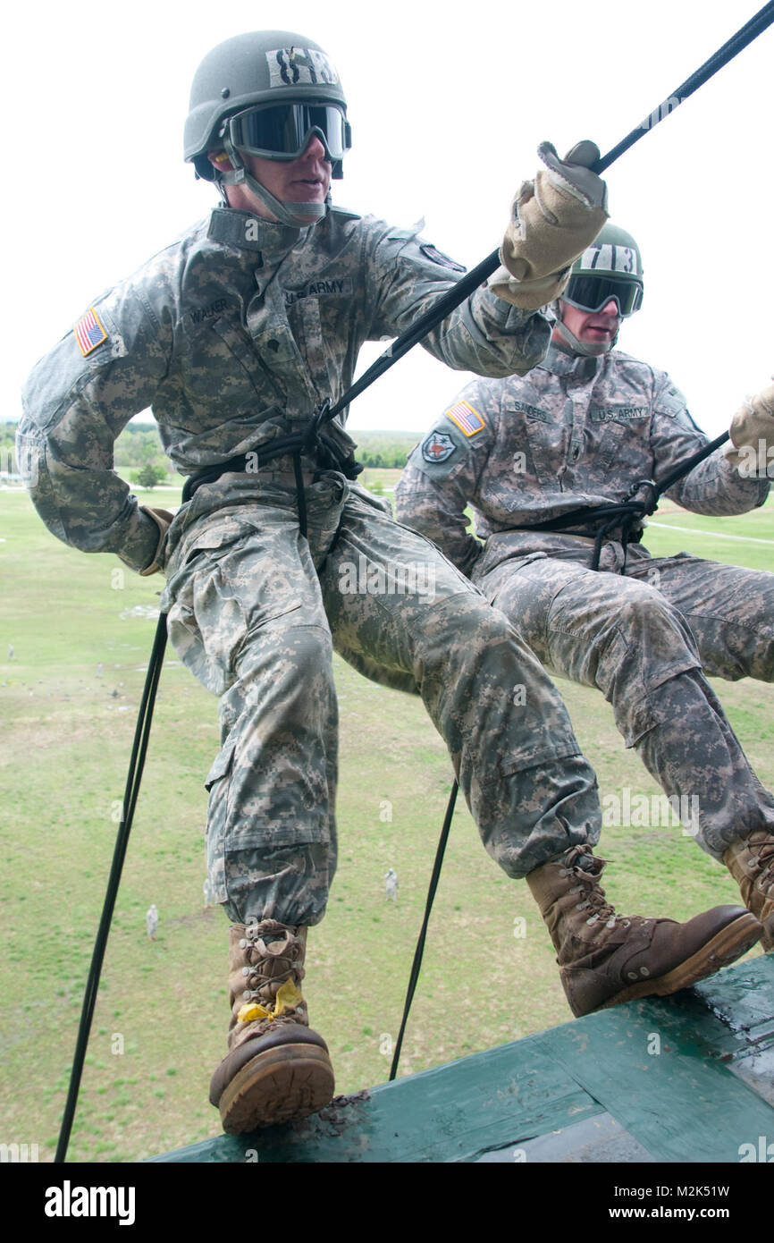 Air Assault Rappel Day 25 by Oklahoma National Guard Stock Photo - Alamy