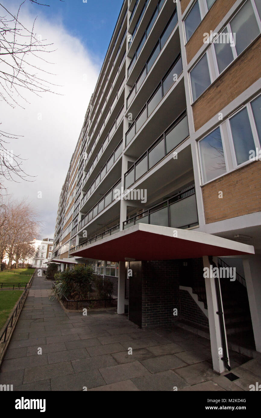Churchill Gardens Estate, Gilbert House Lupus Street, Pimlico, London, England Stock Photo Alamy