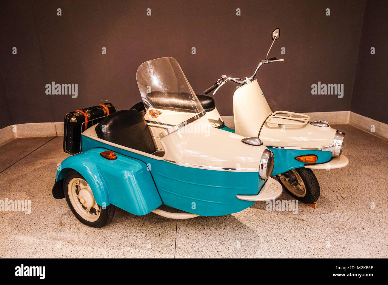 Scooter sidecar hi res stock photography and images Alamy