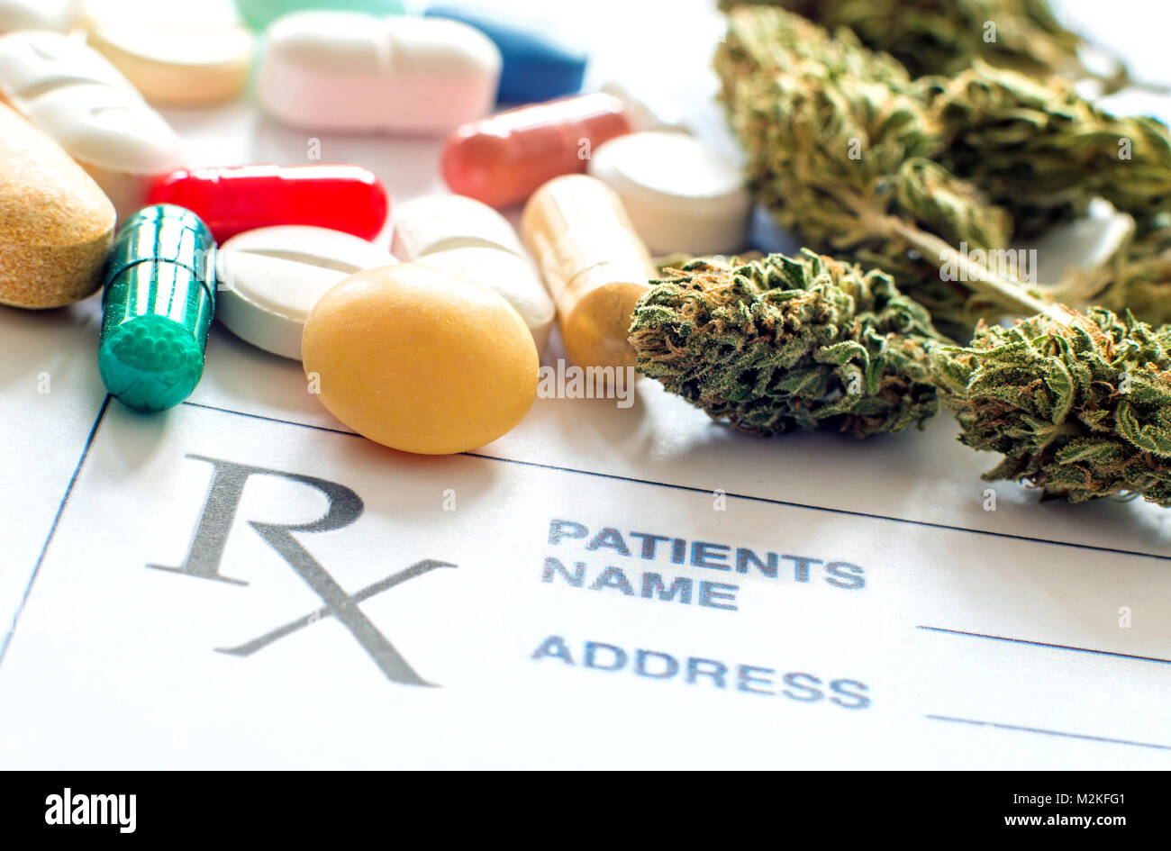 Thc pills hires stock photography and images Alamy