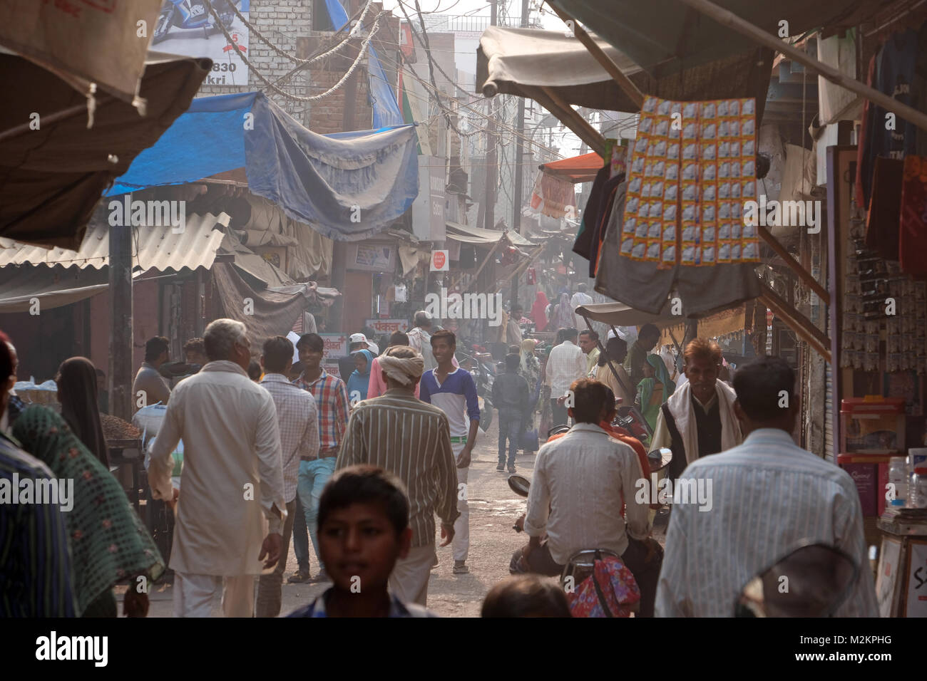 Bustling street scene in the Indian town of Fatehpur Sikri, Stock Photo