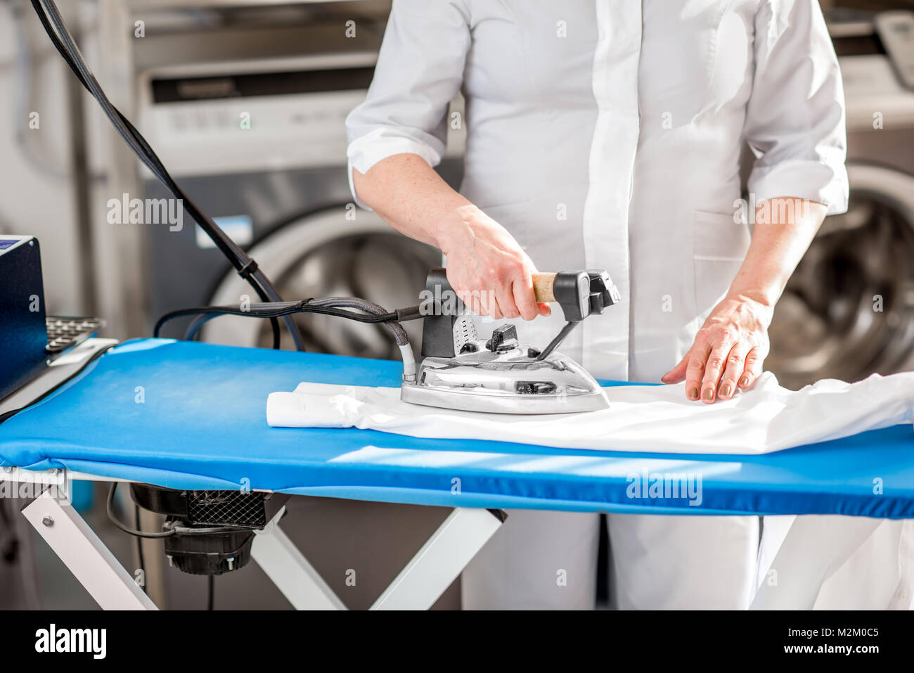 steam ironing machine for laundry