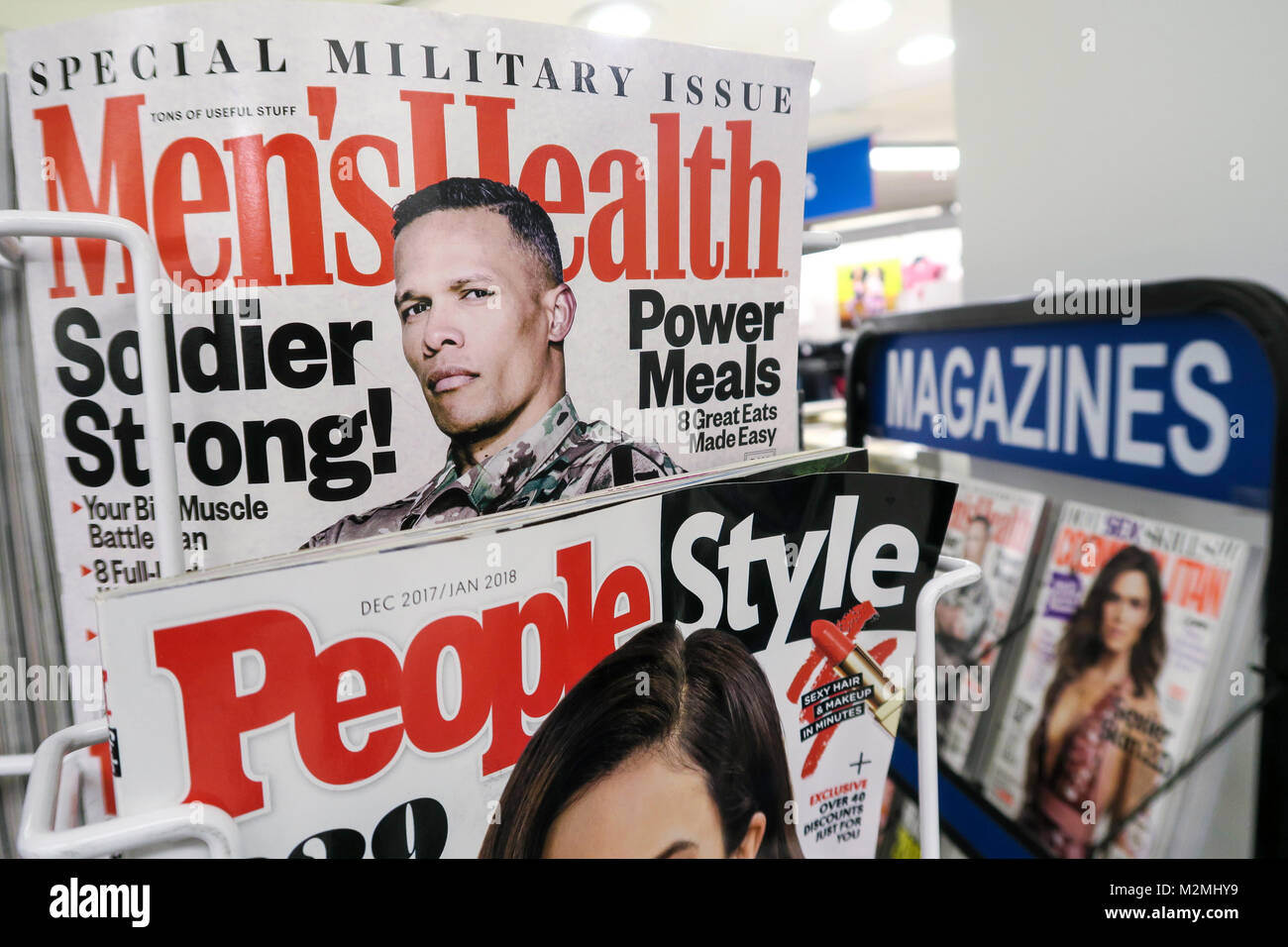Mens magazine cover hi-res stock photography and images - Alamy