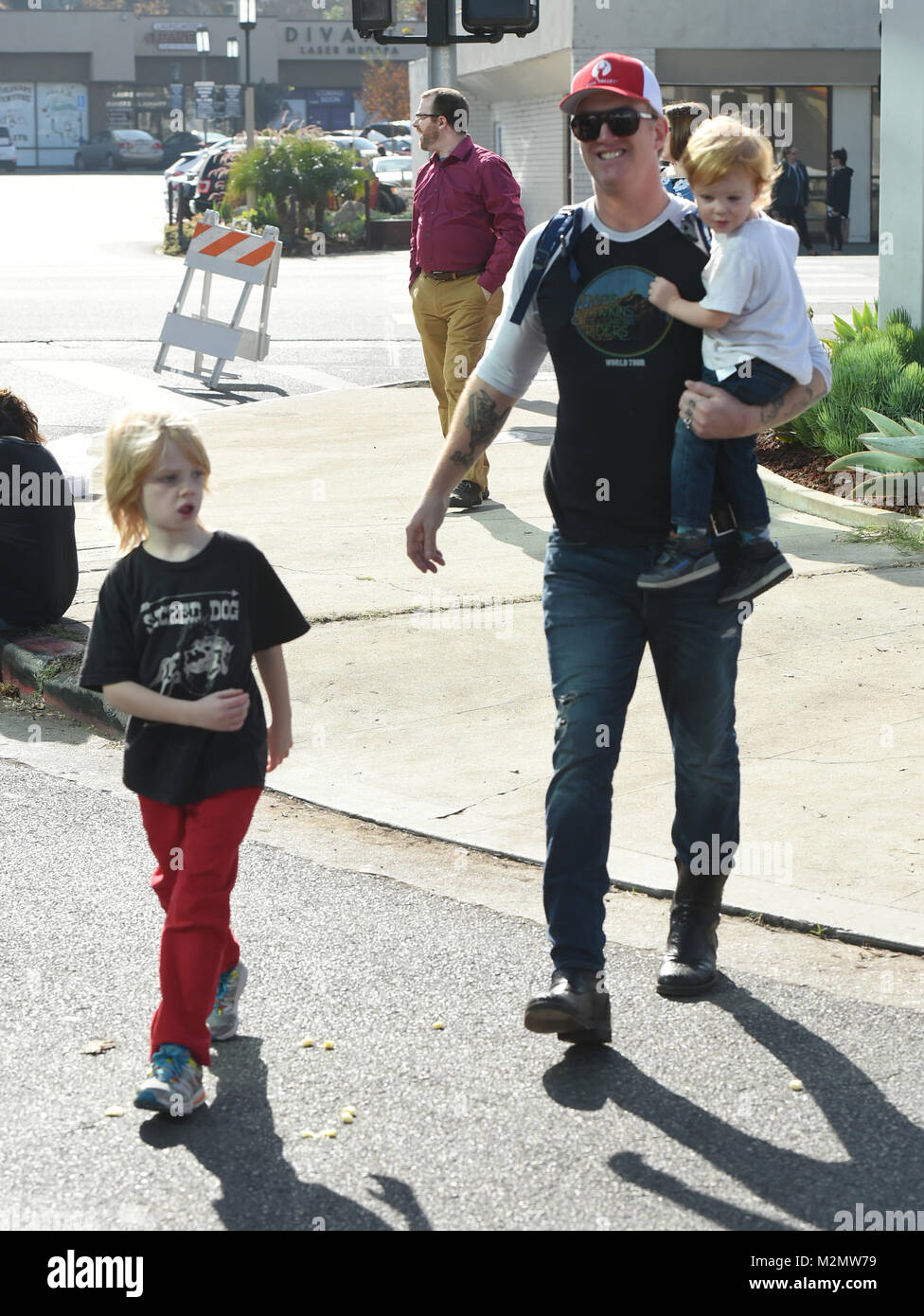 Josh Homme Goes To The Farmers Market With His Kids Wolf And Orrin Featuring Josh Homme Kids Wolf Homme Orrin Homme Where Los Angeles California United States When 07 Jan 18 Credit