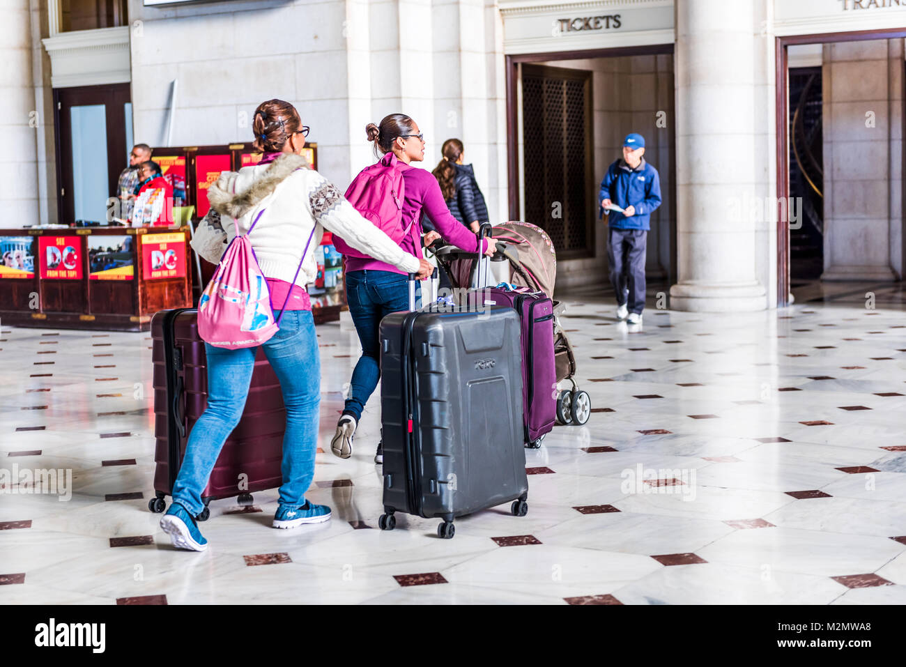Amtrak luggage hires stock photography and images Alamy