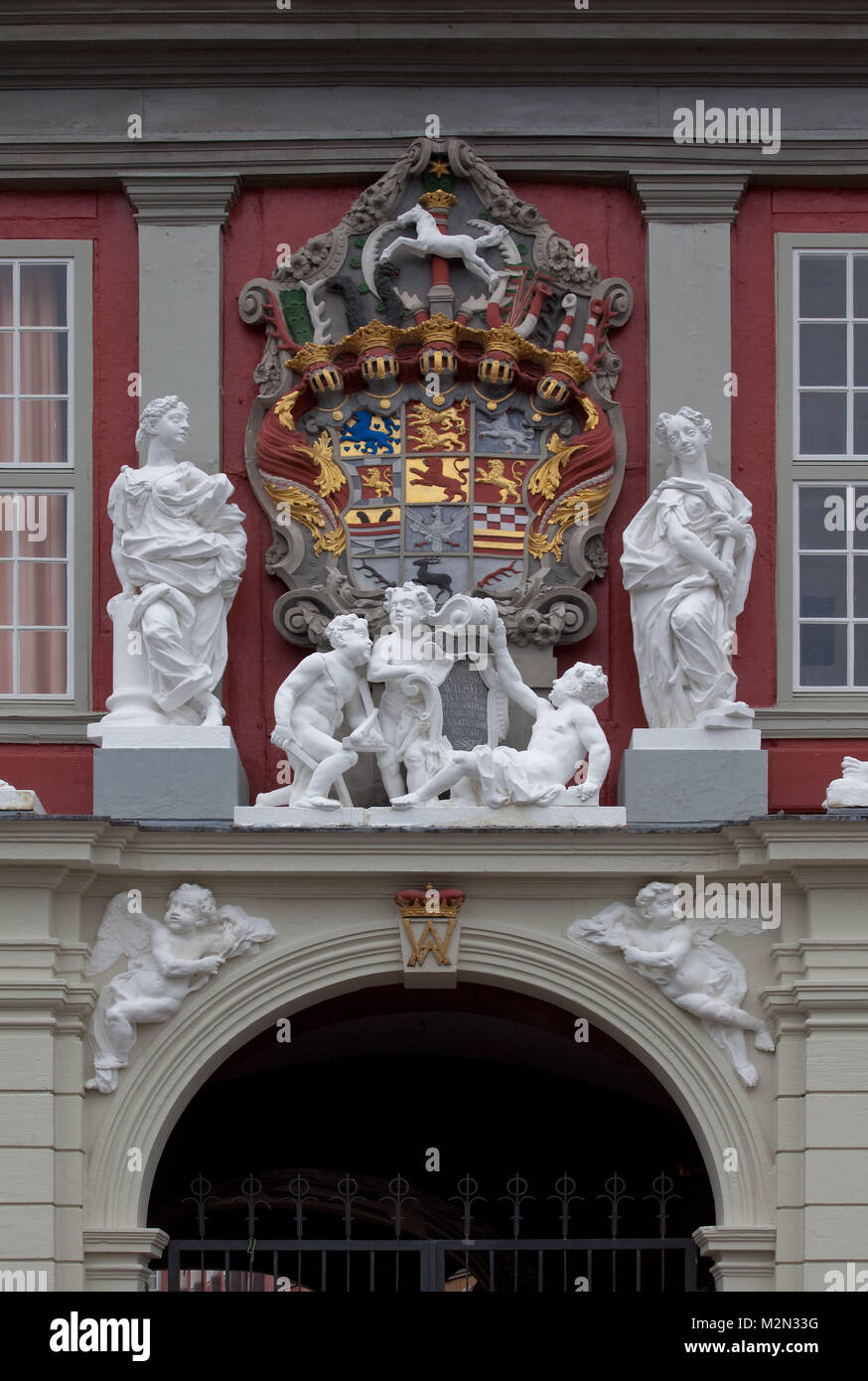Wolfenbüttel Schloss Portalfassade Allianzwappen heutiges Erscheinungsbild 1714-17 v Hermann Korb Bildhauerarbeite v Franz Finck Stock Photo