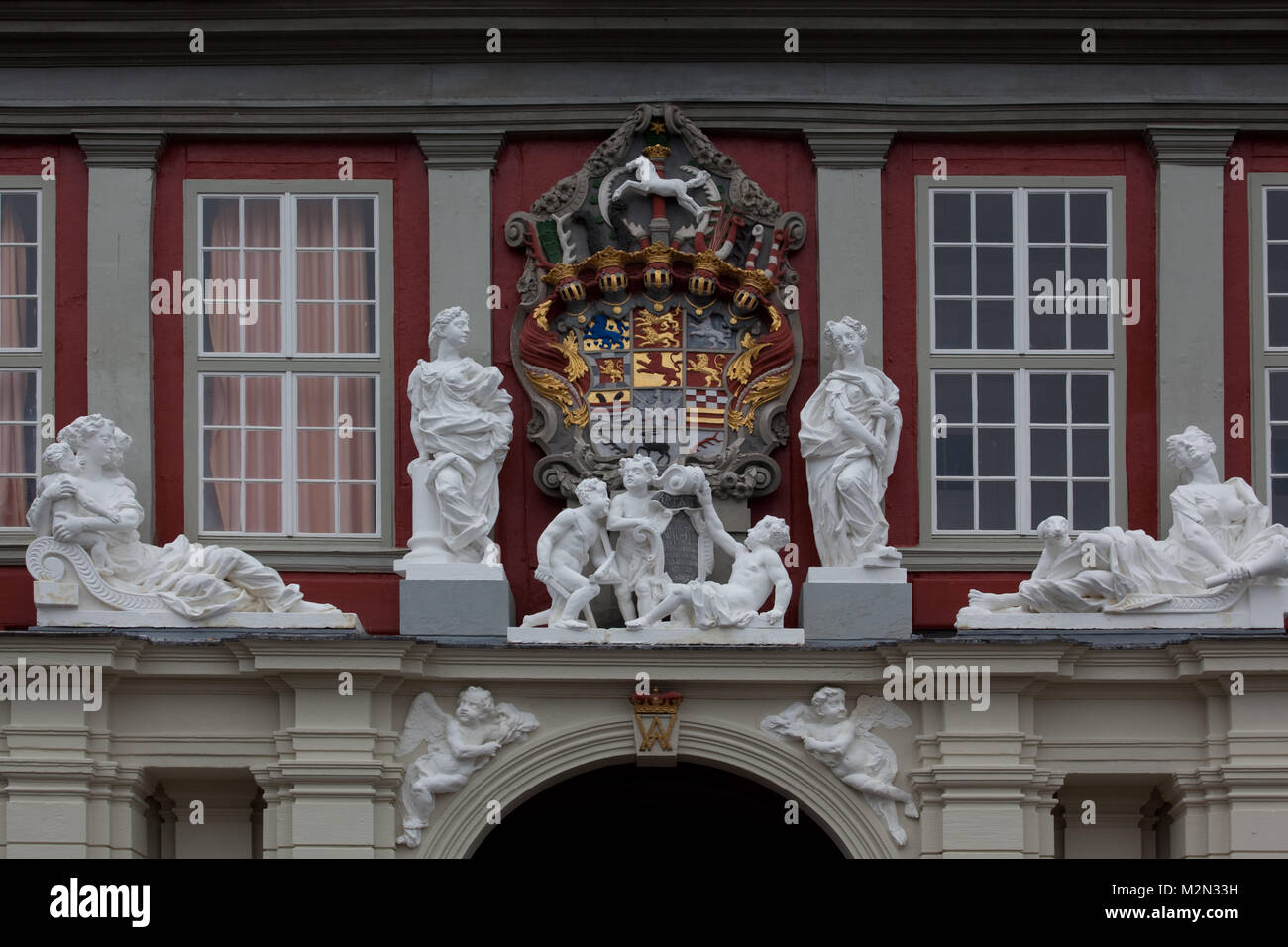 Wolfenbüttel Schloss Portalfassade Allianzwappen heutiges Erscheinungsbild 1714-17 v Hermann Korb Bildhauerarbeite v Franz Finck Stock Photo