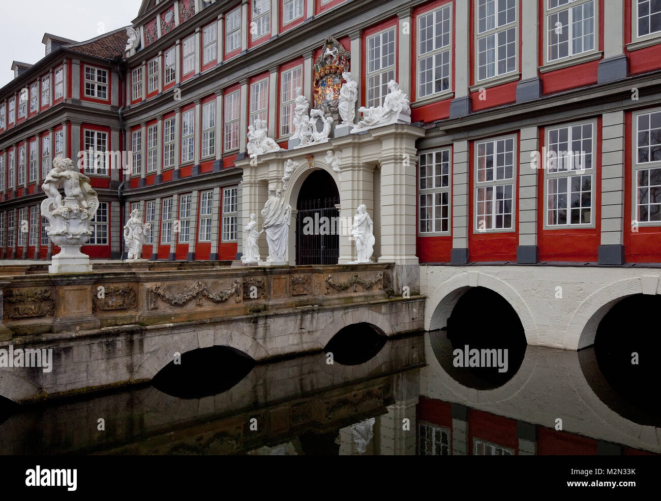 Wolfenbüttel Schloss Portalfassade Teilansicht m Wassergraben u Schlossbrücke heutiges Erscheinungsbild 1714-17 v Hermann Korb Bildhauerarbeite v Fran Stock Photo