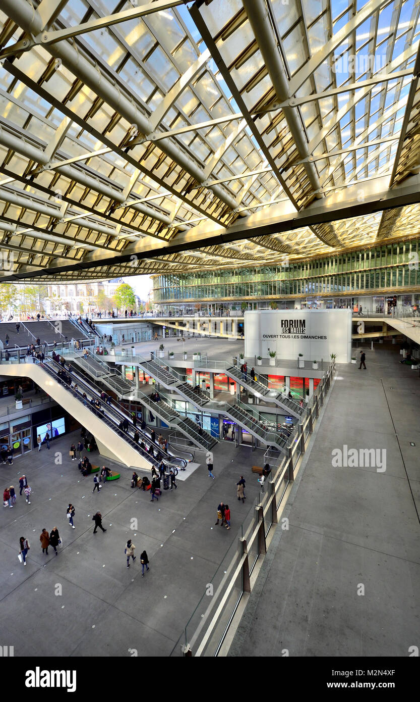 Paris, France. Forum des Halles (150 shops and 17 restaurants) rebuilt with new canopy (Parick Berger and Jacques Anziutti) April 2016 Stock Photo