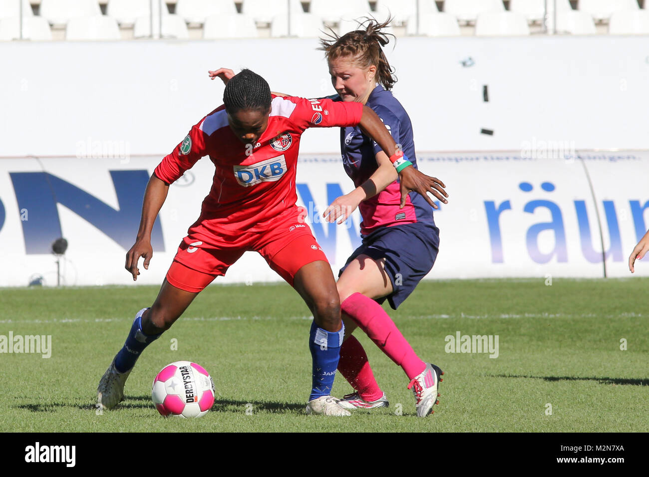 von links Genoveva Anonma (Turbine Potsdam) und Vanessa Martini (SGS