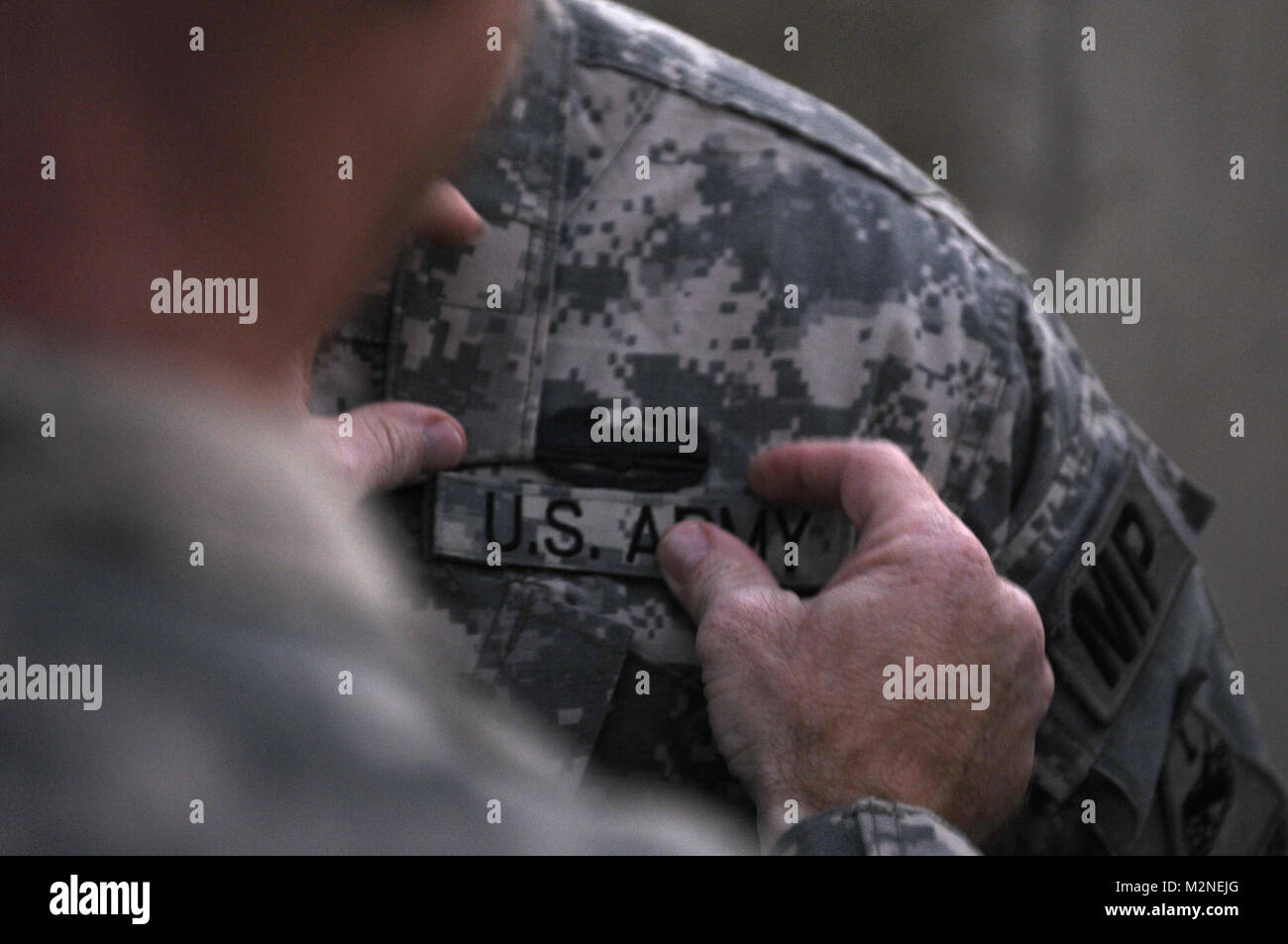 Pinning a Soldier by 1st Armored Division and Fort Bliss Stock Photo Alamy