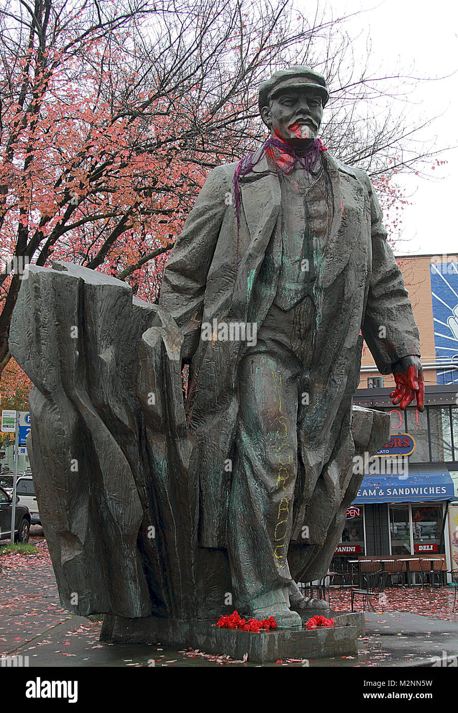 SEATTLE/ WASHINGTON NOVEMBER 8, 2015 Bronze statue of Vladimir Lenin by Emil Venkov, Slavic