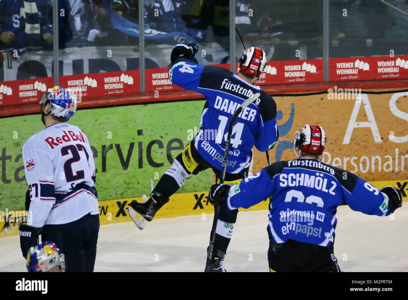 Torschuetze / Torschütze Simon Danner (Schwenningen) bejubelt den