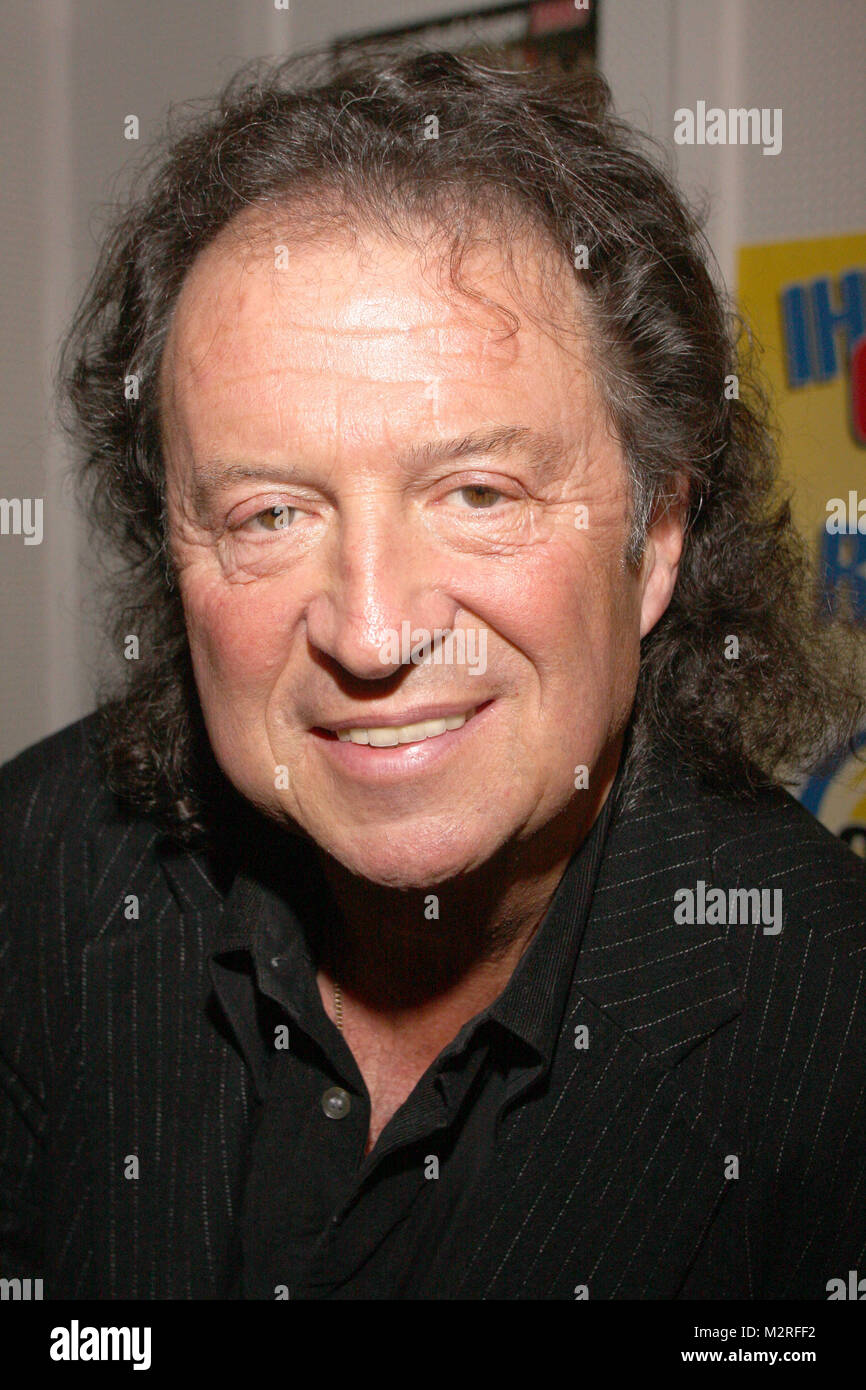 Der britische Saenger Chris Andrews ins Studio von Hamburgs GuteLaune