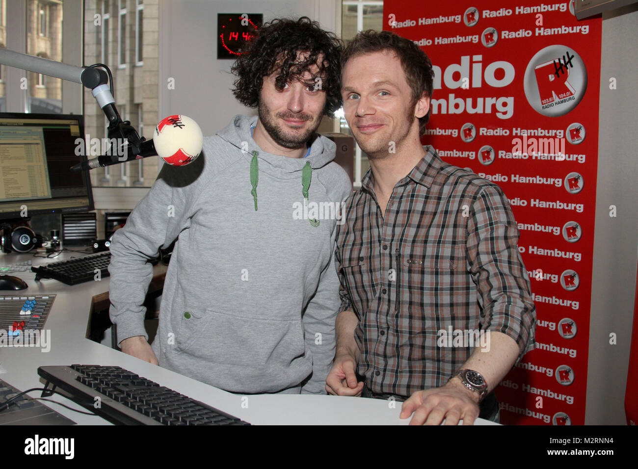 Ralf Schmitz bei Radio Hamburg in der Sendung von Tim Gafron, Hamburg,  29.01.2011 Stock Photo - Alamy