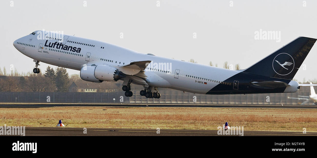 Boeing 747 8 lufthansa High Resolution Stock Photography and Images - Alamy