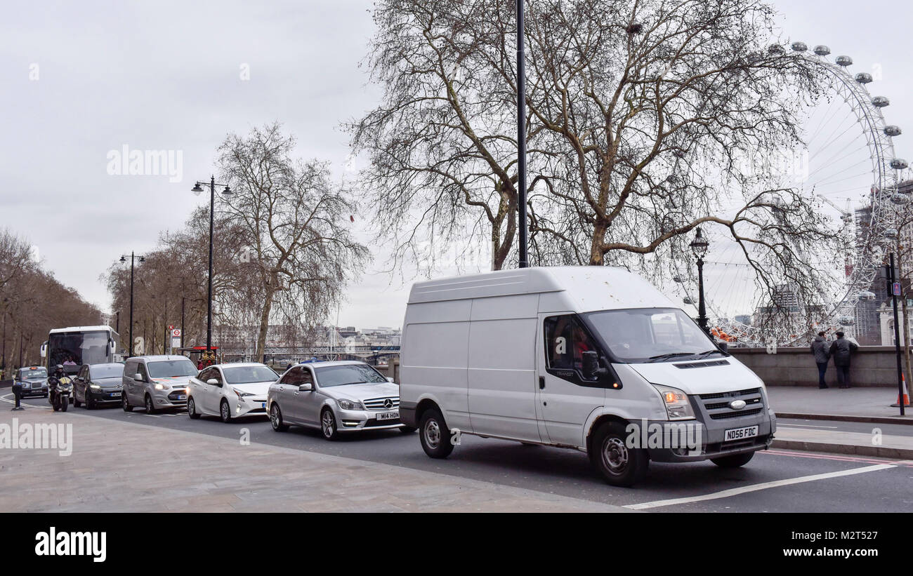 London UK 8th Feb 2018 Traffic On Victoria Embankment Drivers In london-uk-8th-feb-2018-traffic-on-victoria-embankment-drivers-in