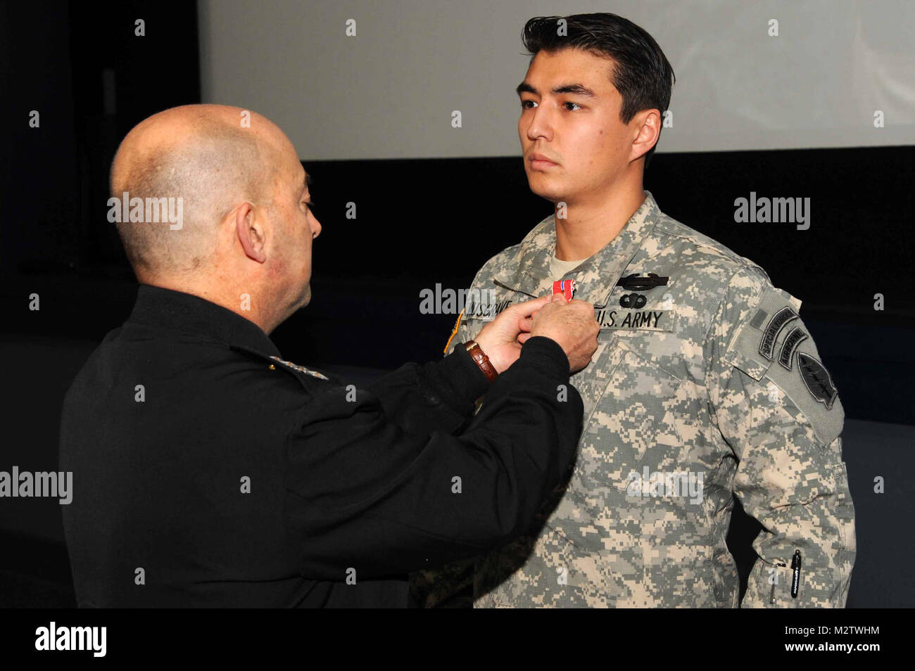 Bronze star with valor device hires stock photography and images Alamy