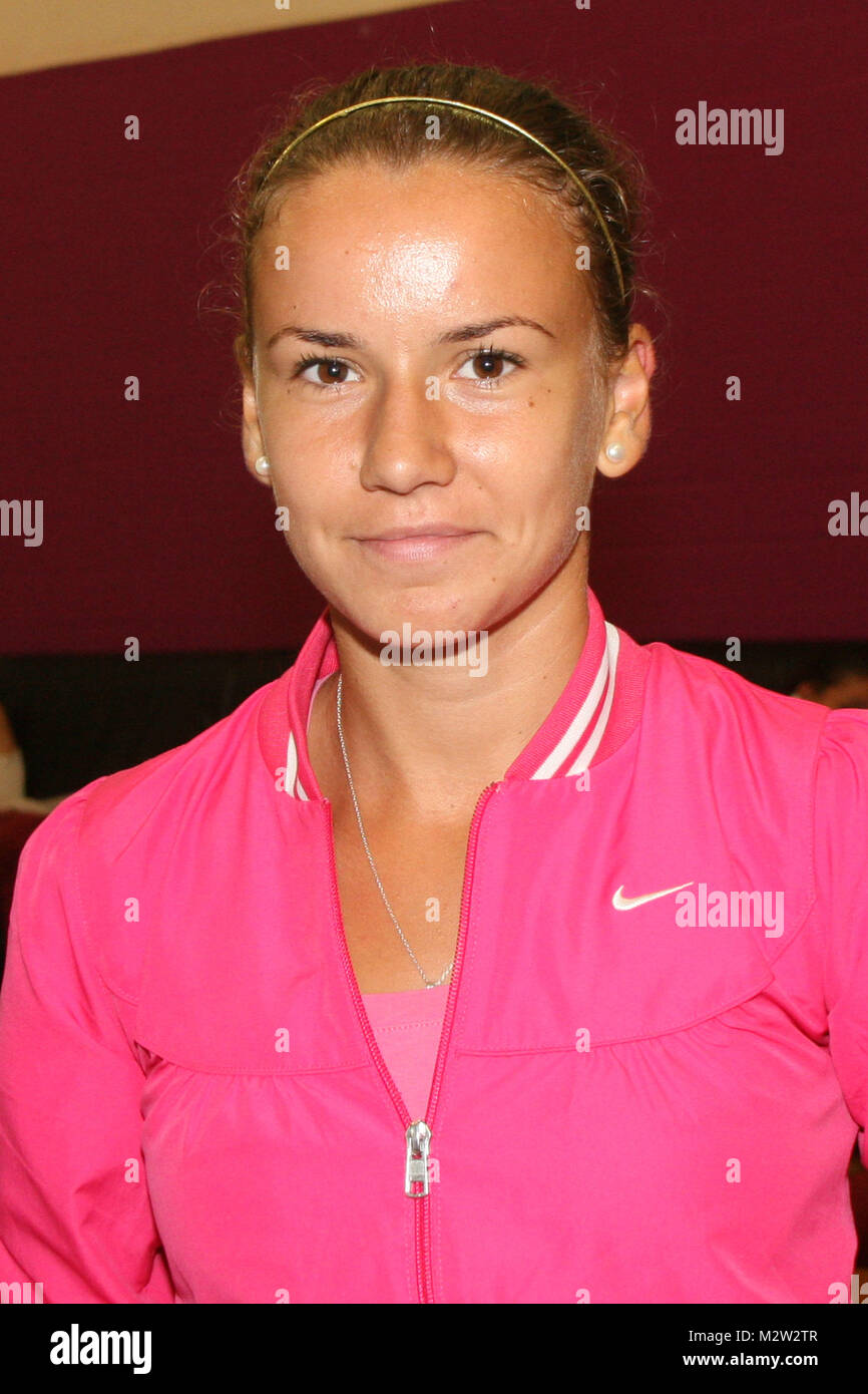 airberlin german juniors 2011, Berlin, 04.07.2011, Sign In, BARA Irina Maria  Stock Photo - Alamy