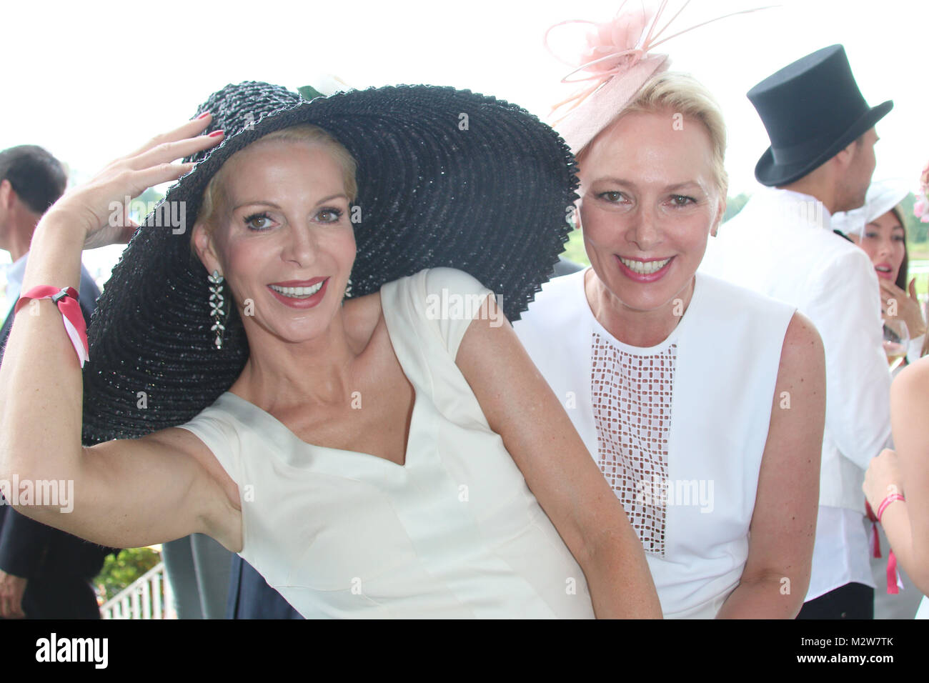 Petra van Bremen und Grit Weiss, 145. Deutsches Galopp-Derby auf der