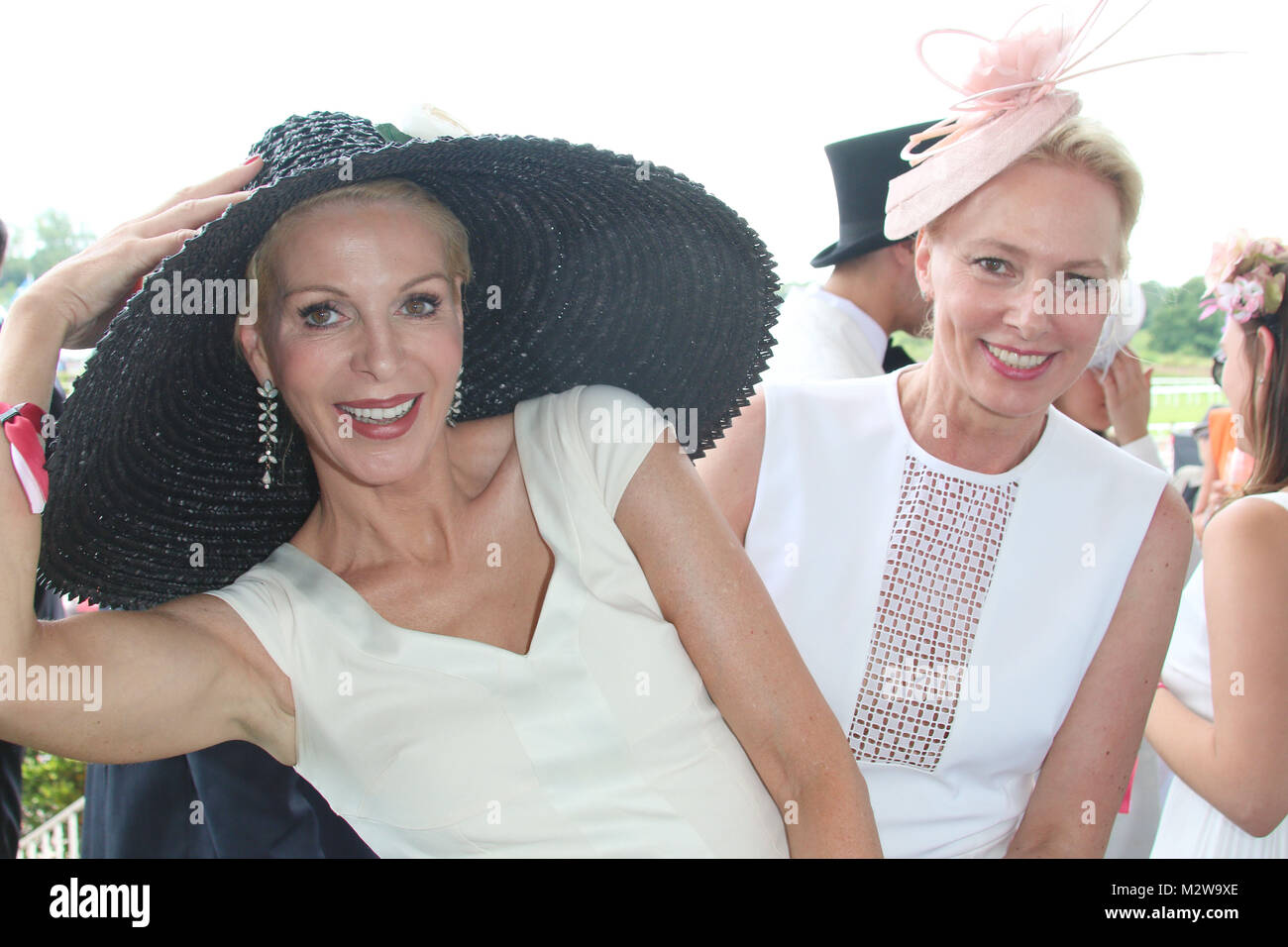 Petra van Bremen und Grit Weiss, 145. Deutsches Galopp-Derby auf der