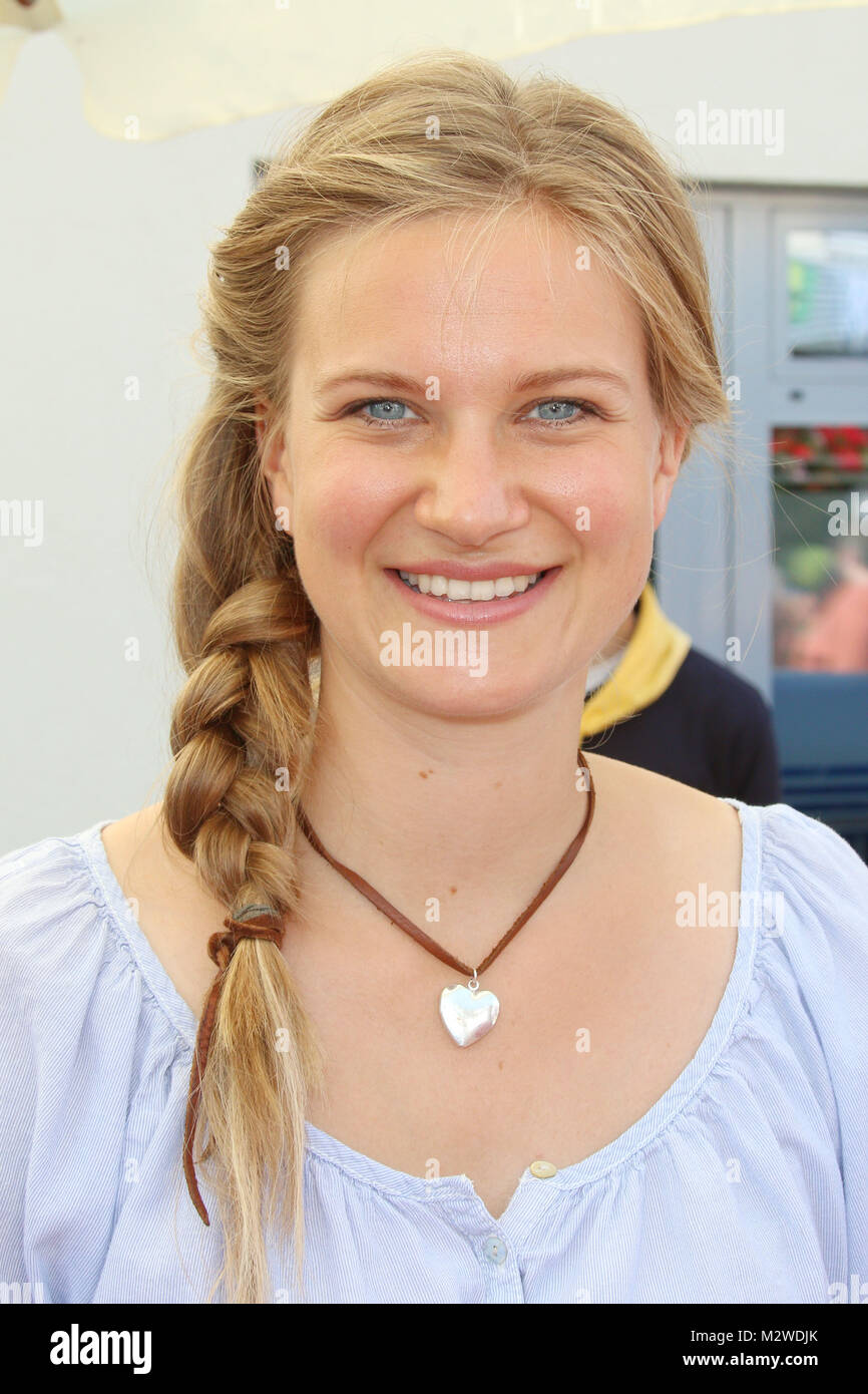 Heidrun Fiedler Der Alte: Vaterliebe - 2015 720 naked (35 pics) Heidrun Fiedler Der Alte: Vaterliebe - 2015 720 naked (49 images)