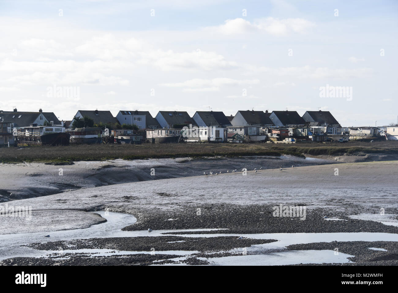 Off Grid living, houseboats, alternative lifestyle and mobile floating