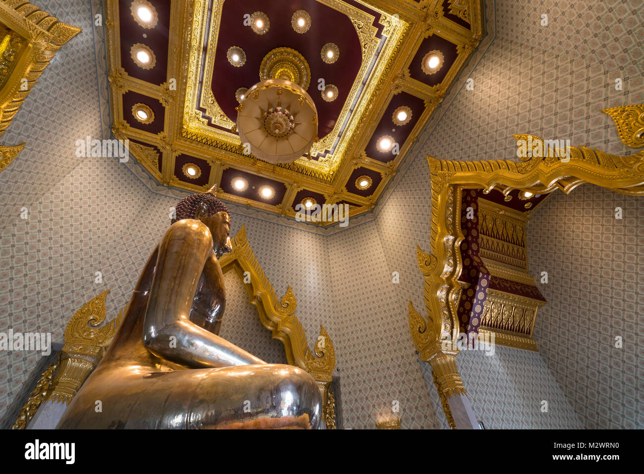 The golden Buddha in Wat Traimit temple in Bangkok, Thailand Stock ...