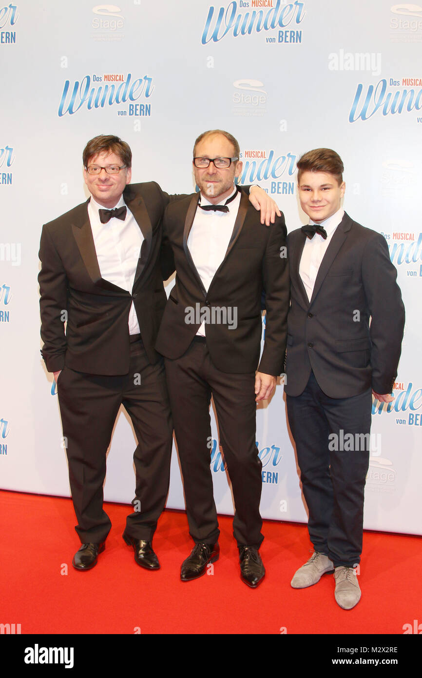 Martin Lingnau, Frank Ramon & Joel, Weltpremiere Das Wunder von Bern, Theater im Hafen, Hamburg, 23.11.2014 Stock Photo