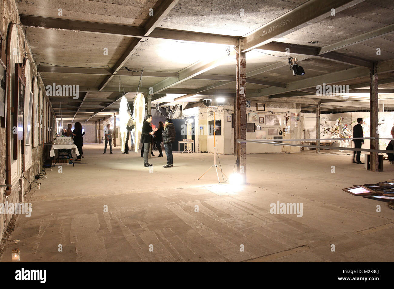 Impressionen Vernissage Mia Florentine Weiss Im Dachgeschoss Des