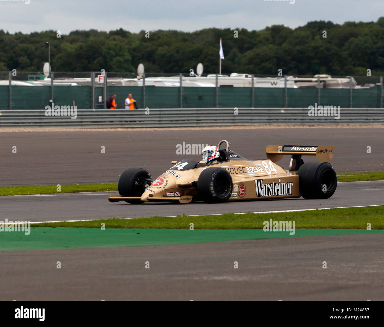 Jonathan Kennard driving an Arrows A3 into third place in the FIA Masters Historic Formula One Race, at the 2017 Silverstone Classic Stock Photo