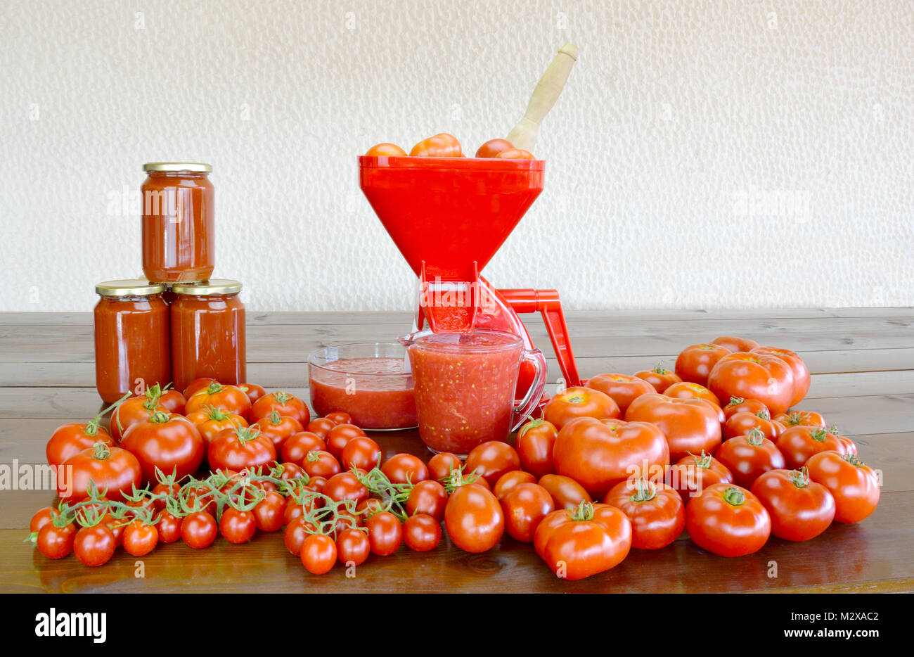 https://c8.alamy.com/comp/M2XAC2/tomato-strainer-fresh-tomatoes-fresh-and-canning-tomato-sauce-and-M2XAC2.jpg
