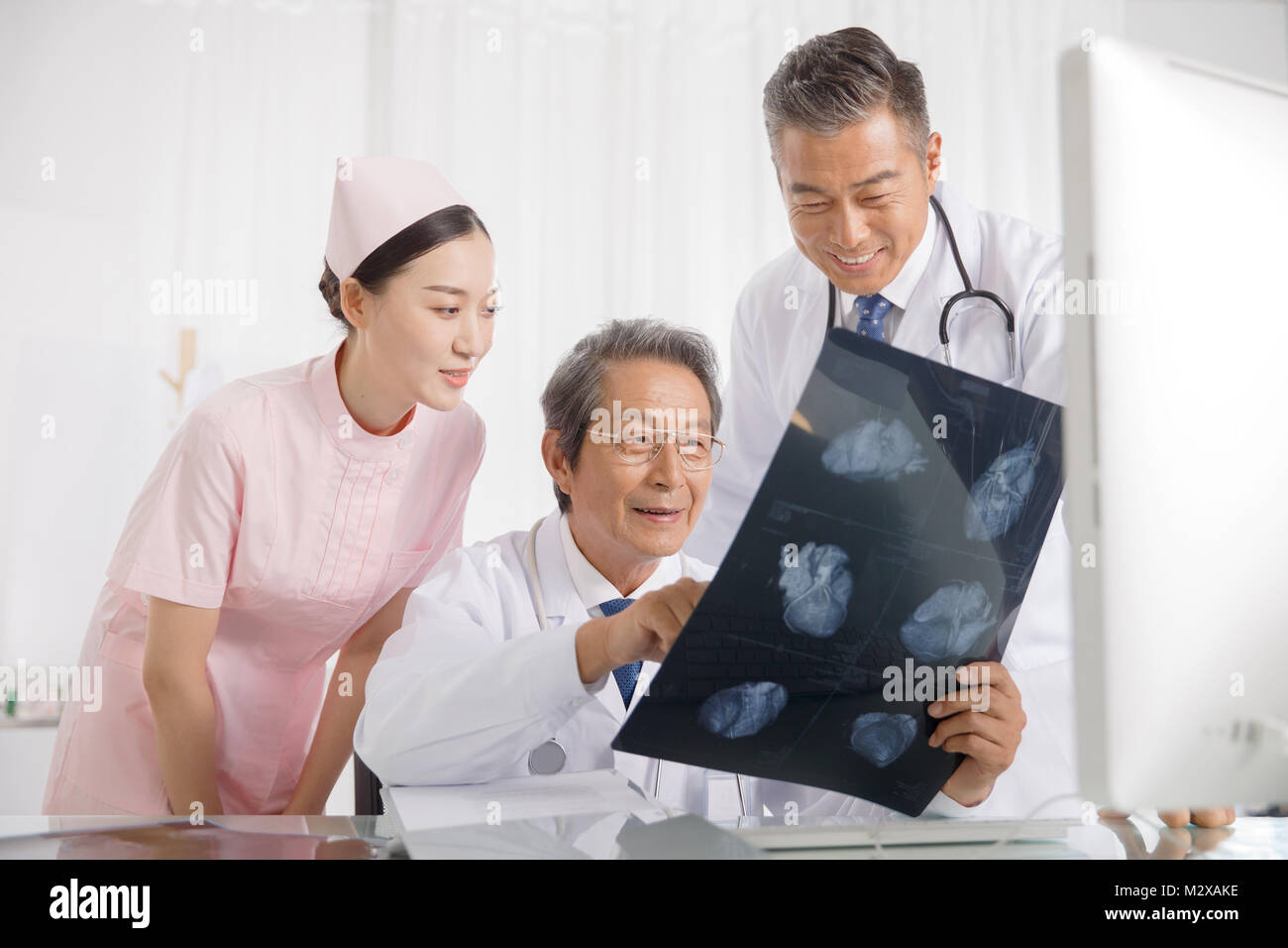 Doctor nurse examining x rays hi-res stock photography and images - Alamy