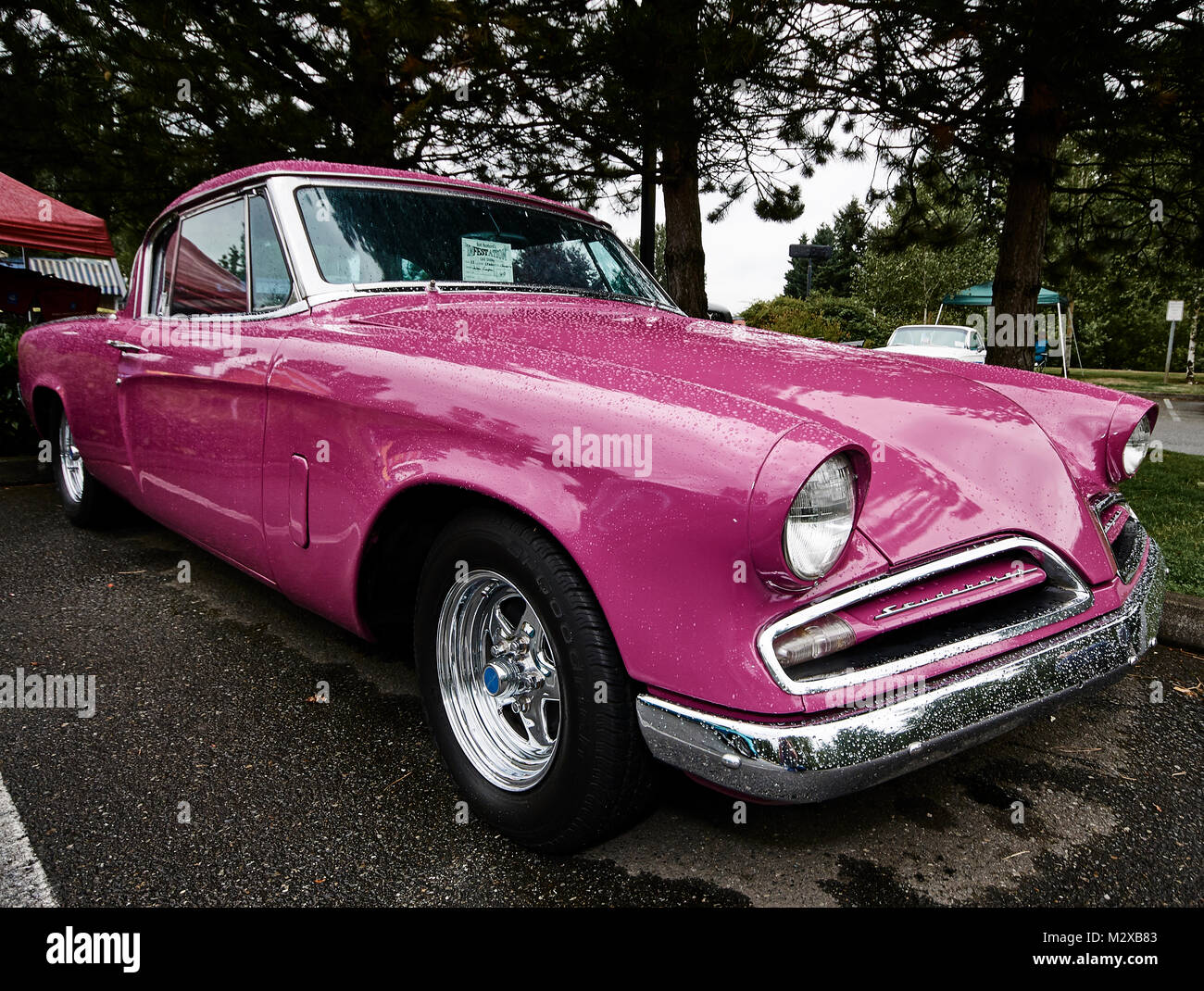 1955 Studebaker Champion coupe in lipstick pink Stock Photo - Alamy