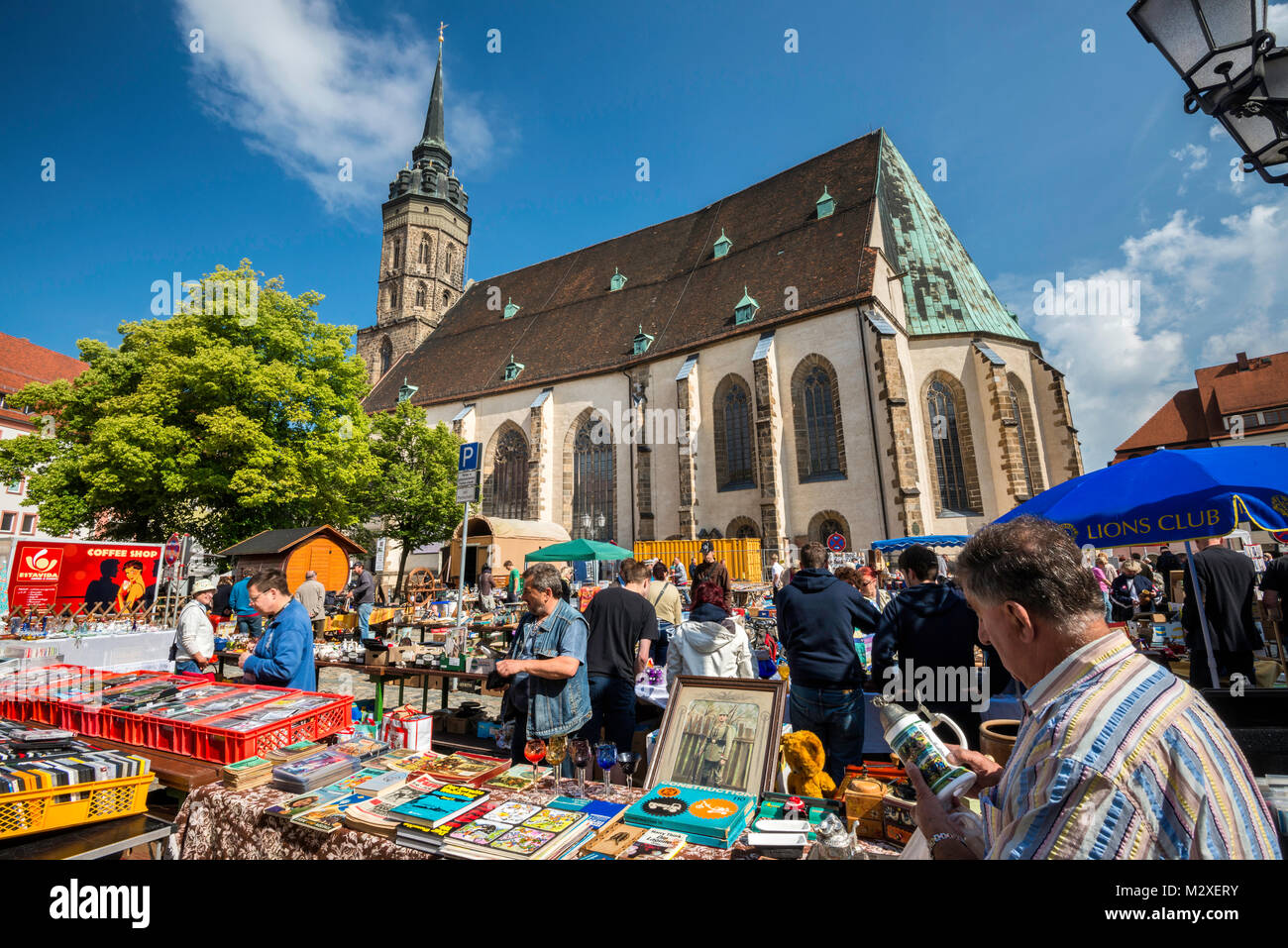 Street fair on Sunday, Dom St Petri (St Peter Cathedral) at Fleischmarkt (Meat Market Square) in Bautzen, Upper Lusatia region of Saxony, Germany Stock Photo