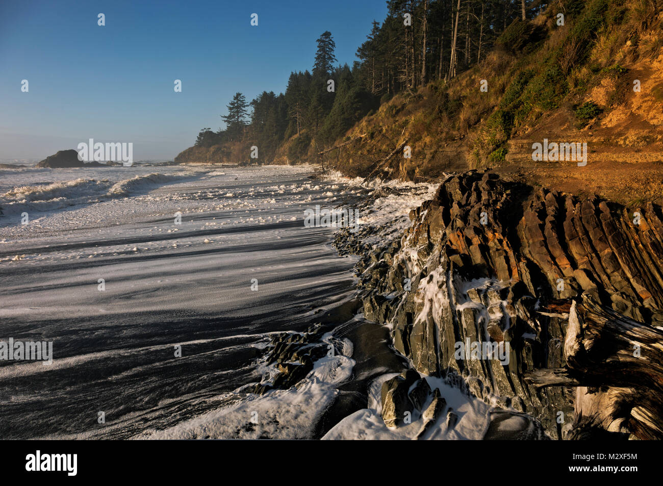 WA13261-00...CALIFORNIA - Layered rock and high tide at  Beach 4 on the Pacific Coast in Olympic National Park. Stock Photo