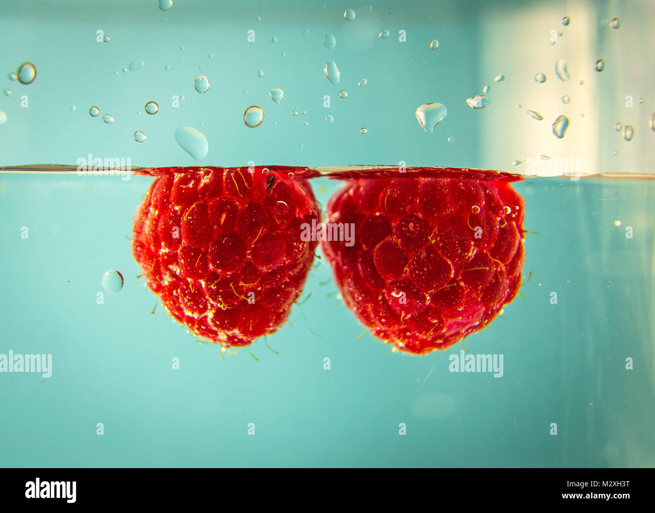 Raspberries falling in water hi-res stock photography and images - Alamy