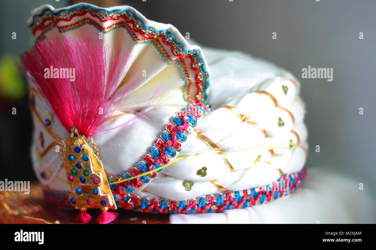 Sehra for groom in Indian wedding ceremony Stock Photo - Alamy
