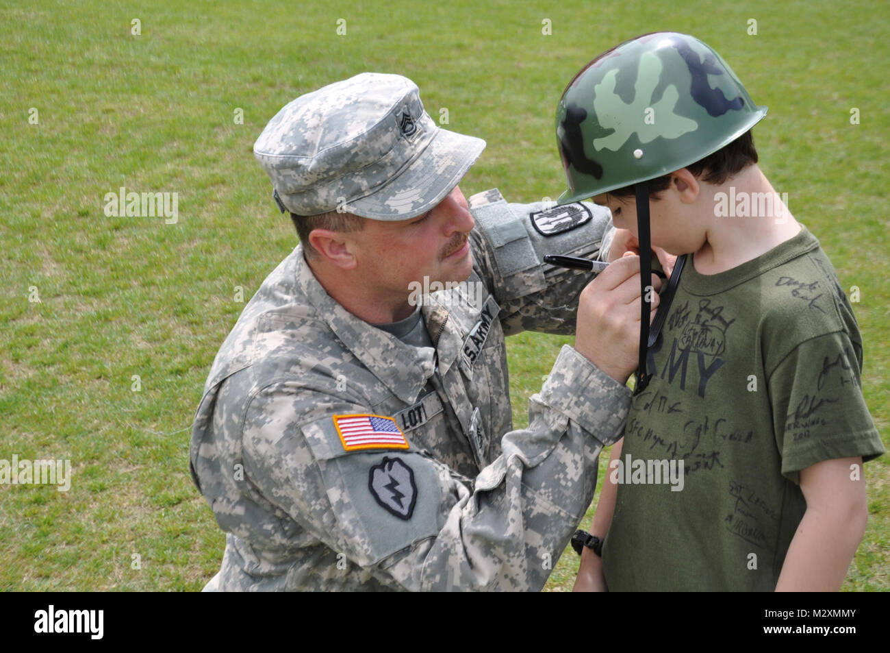 Soldier gives autograph to supporter by Georgia National Guard Stock ...