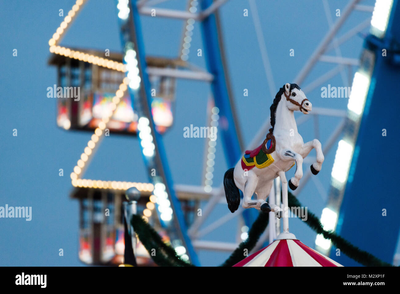Big wheel and horse, Oktoberfest, 'Wiesn', Munich, blue hour, 'Oide' (old) and new 'Wiesn' Stock Photo