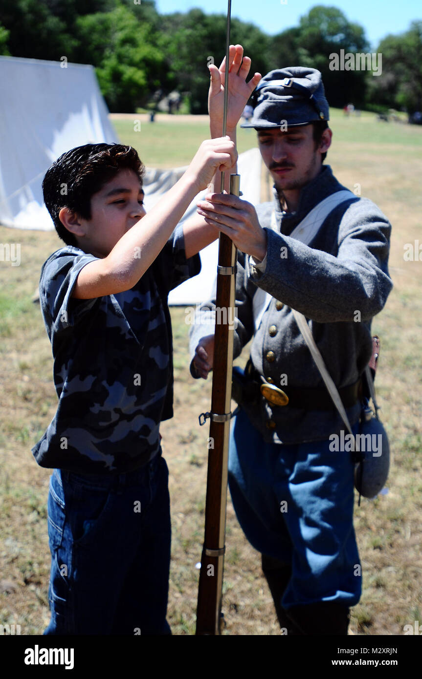 Soldier pouring gunpowder hires stock photography and images Alamy