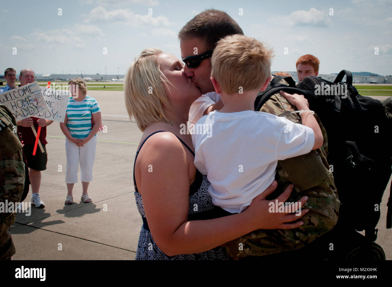 Members of the Kentucky Air National Guard, 123rd Special Tactics ...