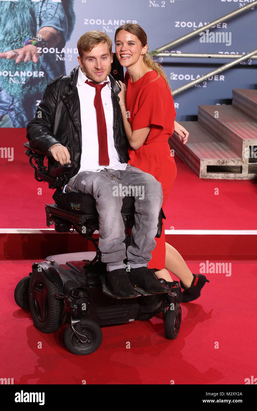 Samuel Koch mit Sarah Elena Timpe , Zuper Zoolander2 Zcreening von  ZOOLANDER No. 2 Premiere im Sony Center Berlin Copyright: Eventpress rh  02.02.2016 Stock Photo - Alamy